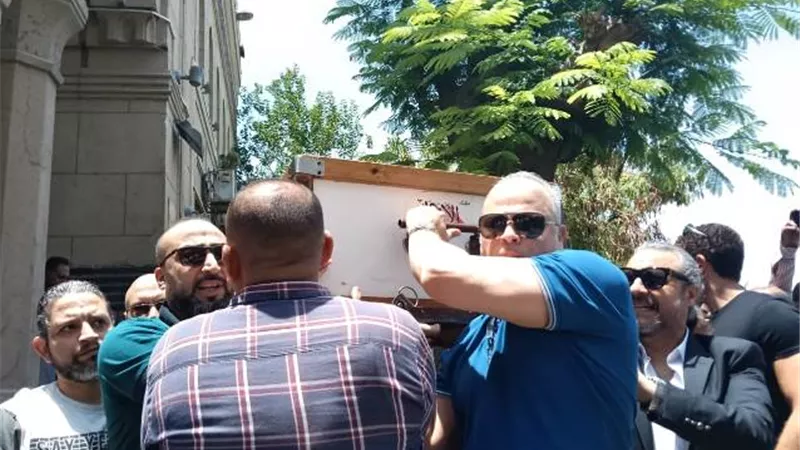 انتهاء تشييع جنازة الكاتب محمد عبدالمنعم ودفنه بمقابر العائلة