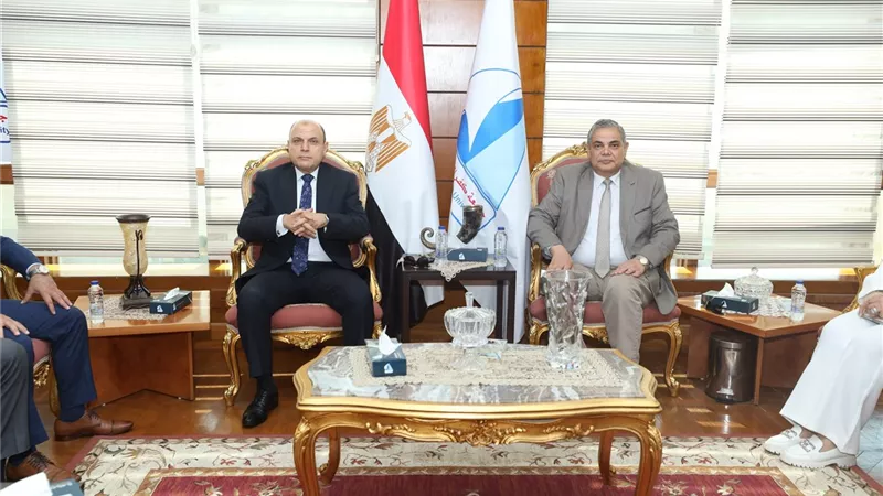 محافظ كفر الشيخ يشارك فى أعمال مجلس الجامعه