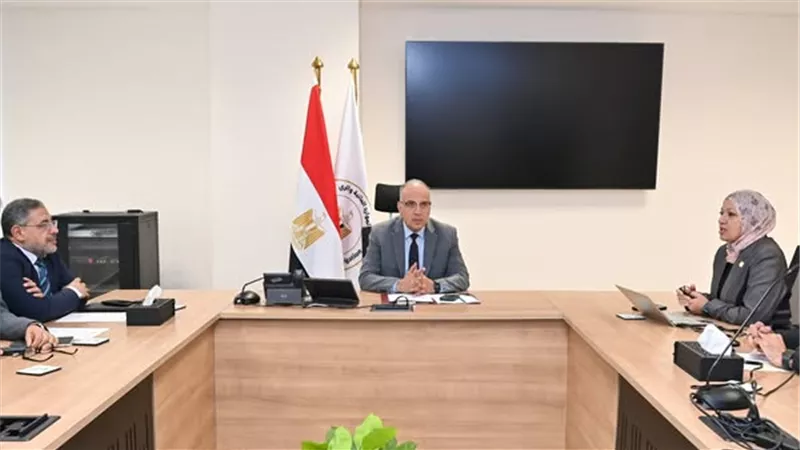 وزير الري يبحث مع صندوق تطوير التعليم مقترح إنشاء جامعة الغذاء