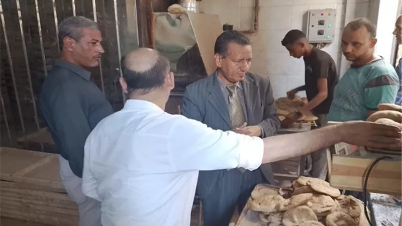 ضبط 111 مخالفة تموينية في حملات على الأسواق والمخابز بالمنيا