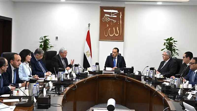 رئيس الوزراء يستعرض نتائج التعاون بين جامعة أكسفورد ومستشفى 50050