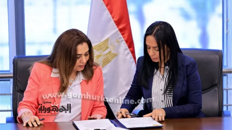 وزيرة التنمية المحلية: تسويق المنتجات التراثية عبر المحمول