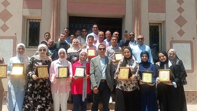 تكريم أوائل الإعدادية في كفر الشيخ