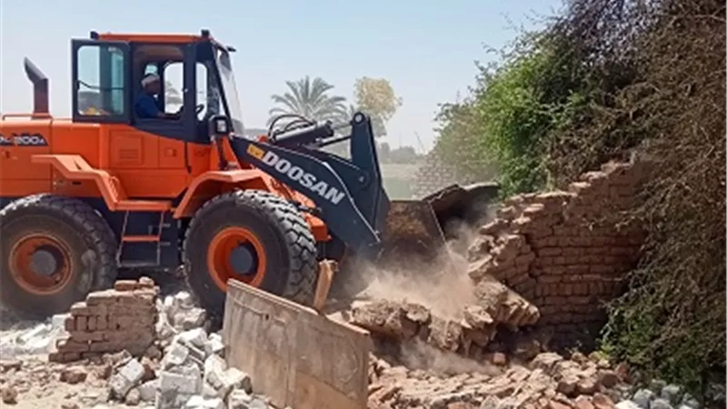 إزالة ٩ حالات تعدى فى حملةمكبرة بالزينيةبالأقصر
