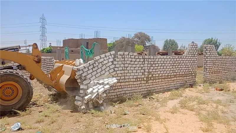 إزالة 10 حالات مخالفة وتعديات بالطود جنوب الأقصر