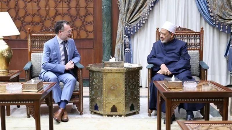 سفير كندا يشيد بدور الأزهر والإمام الأكبر في ترسيخ قيم السَّلام