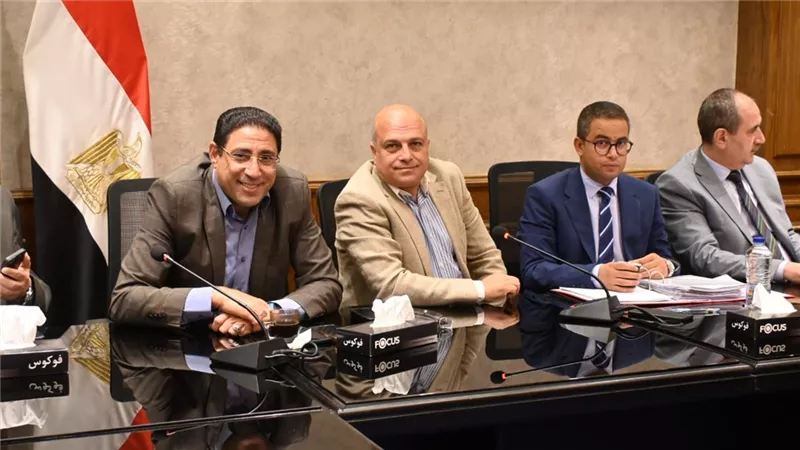 إقبال كثيف علي المزايدة الخاصة بحق الاستغلال الإعلاني بمركز شباب