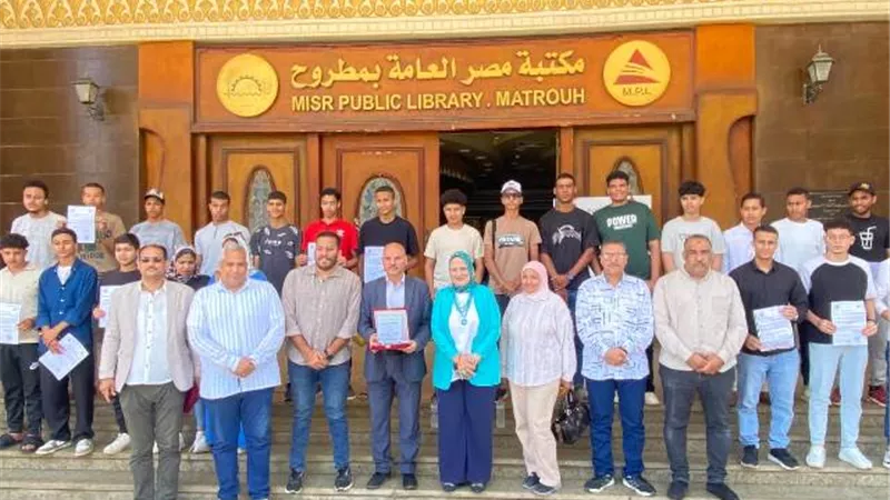 السنيني يسلم عقود توظيف لعدد من شباب مطروح