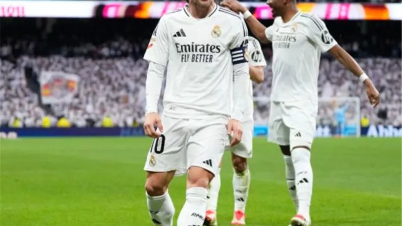 لوكا مودريتس بقميص الميلان فى الموسم الجديد