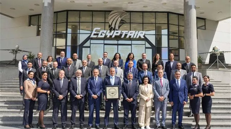 مصر للطيران عقب الفوز بجائزة 