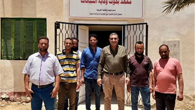 رئيس مركز ومدينه سيوة يتفقد معمل إنتاج طفيل الترايكوجراما