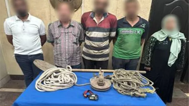 ضبط سيدة و 4 رجال ينقبون عن الأثار بالقاهرة