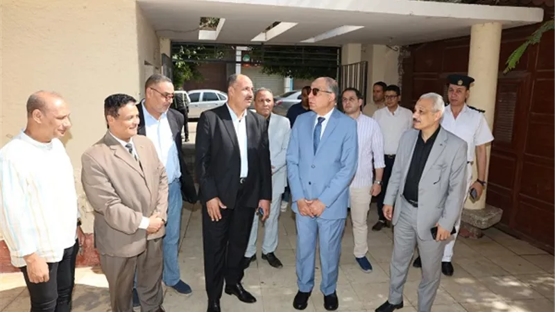 محافظ المنيا ووزير التربية والتعليم يتابعان امتحانات الثانوية