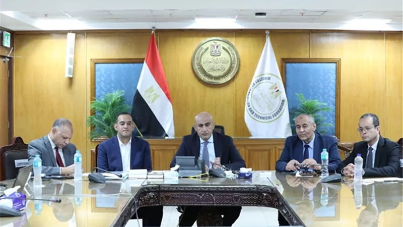 «التعليم» تستعرض تقرير غرفة العمليات لخامس أيام امتحانات الثانوية