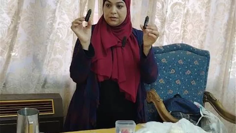 فاعل خير يمول مشروعات ثلاث متدربات في اياد يحبها الله