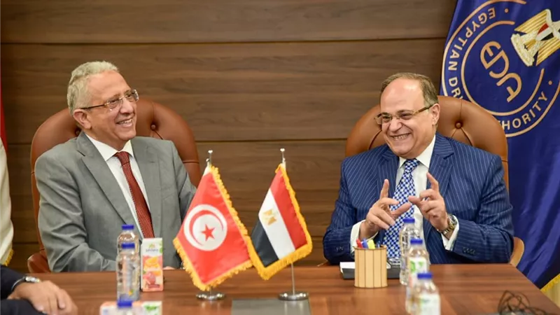 رئيس هيئة الدواء يعقد اجتماعاً مع وزير الصحة التونسي