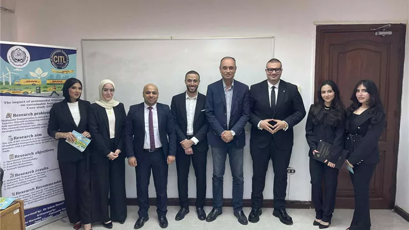 إشادة بمشروعات طلاب النقل الدولي واللوجيستيات ببورسعيد