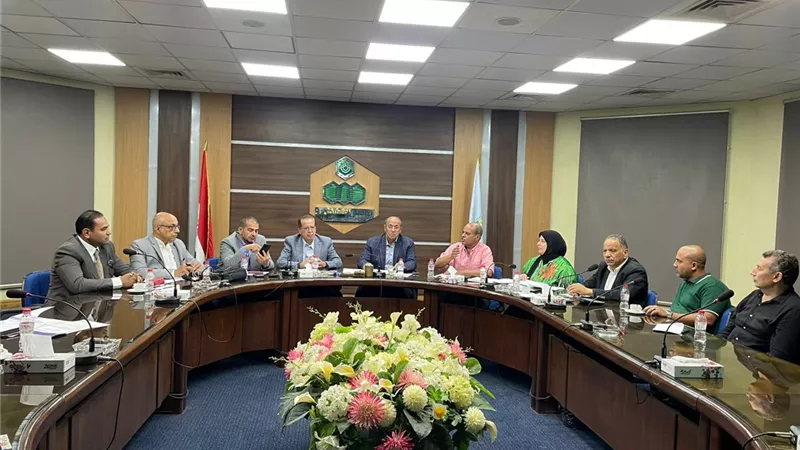 مستثمرو العاشر يبحثون تحديات إسكان العاملين بالمدينة