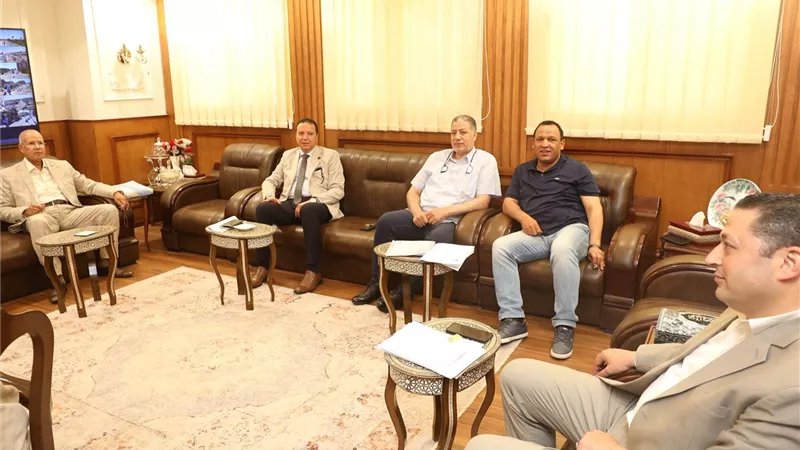 عبد المعطى يناقش مشاكل الدوائر مع أعضاء مجلسي النواب والشيوخ