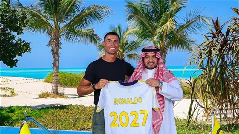 رسميا.. النصر يعلن تجديد عقد كريستيانو رونالدو