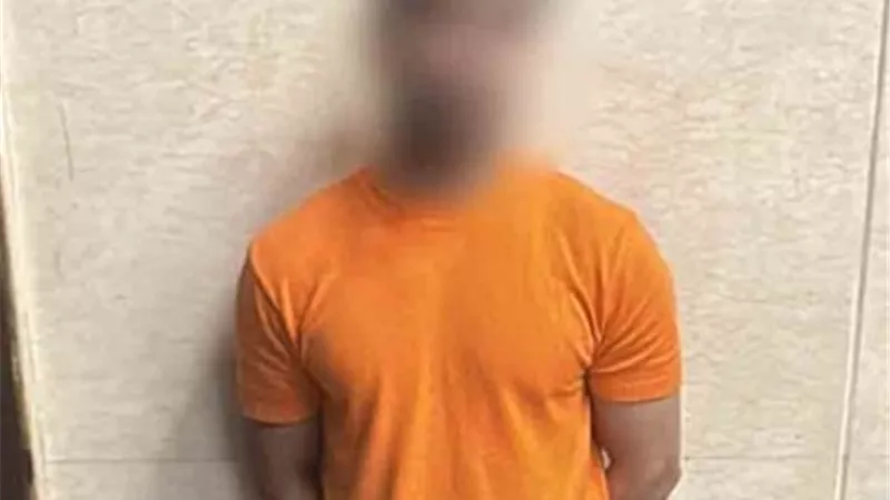 ملابسات فيديو لشخص يشهر سلاحاً ابيض ويحاول التعدى على ٱخر بالقاهرة