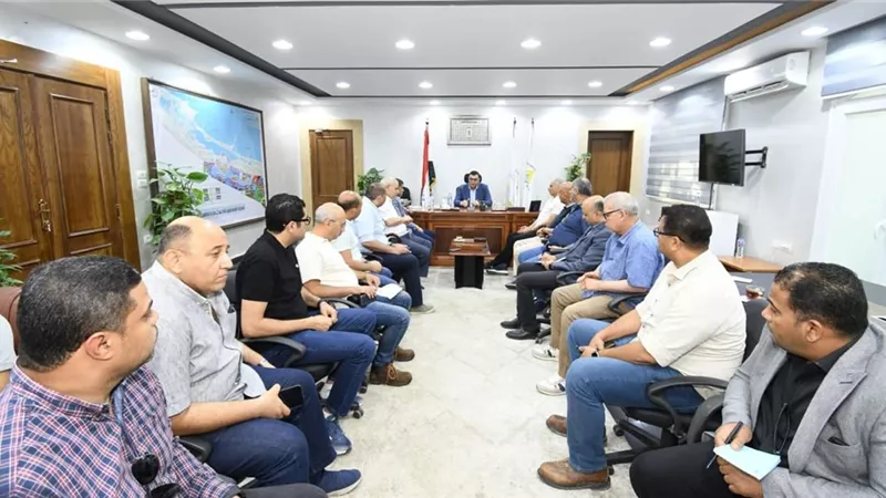 وزير الإسكان يعقد اجتماعا لمتابعة مشروعات مركز مارينا العلمين
