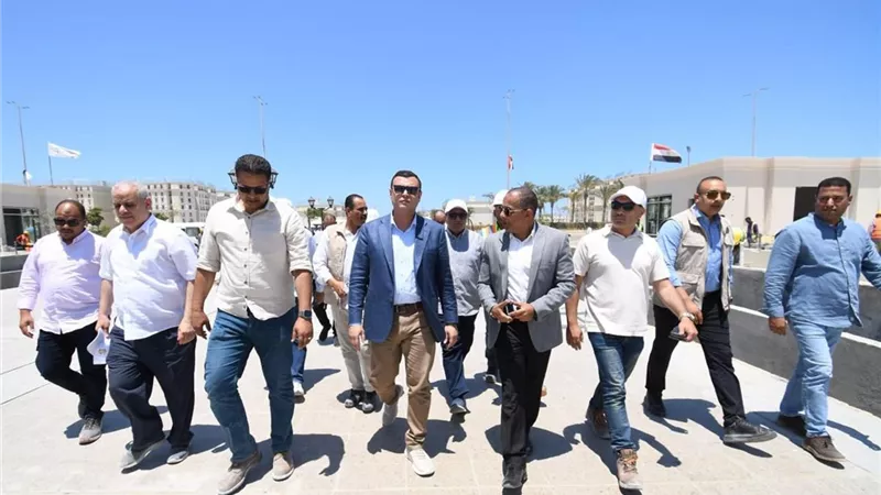 وزير الإسكان يتفقد كوبرى C19 والمدينة التراثية بالعلمين الجديدة