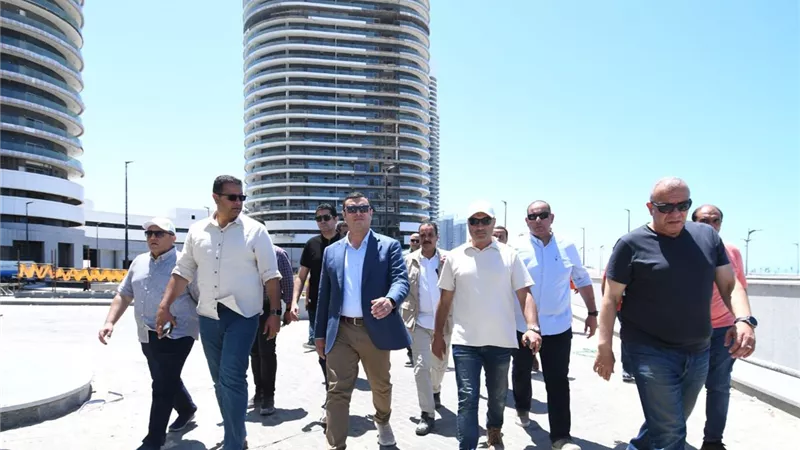 وزير الإسكان يتفقد المدينة التراثية بمدينة العلمين الجديدة