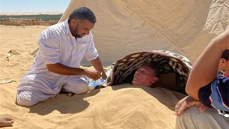 سيوة تستعد لبدء موسم العلاج بالدفن في الرمال
