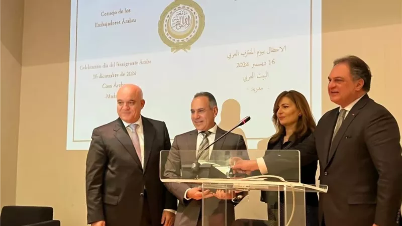 ابعث استشارتك لعرضها على الدكتور نبيل رجائي كامل فى بث مباشر.. السبت