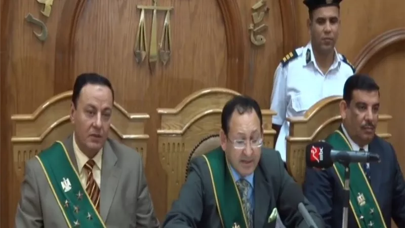 فيديو لأول مرة ينشر: قبل ثورة 30 يونيه بأيام.. حكم قضائي يُدين مرسي وإهانته للقضاء ويتنبأ بسقوط شرعية الإخوان