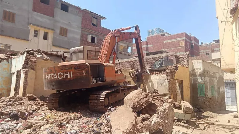 مدن دمياط تواصل إزالة المنشآت ذات الخطورة الداهمة