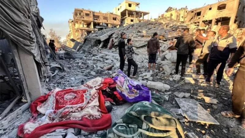 استشهاد 13 فلسطينياً في قصف إسرائيلي يستهدف خياماً ومدارس نازحين