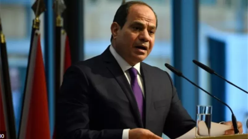 الرئيس السيسي يوجه بإزالة العوائق المسببة لحوادث الطرق بشكل فورى