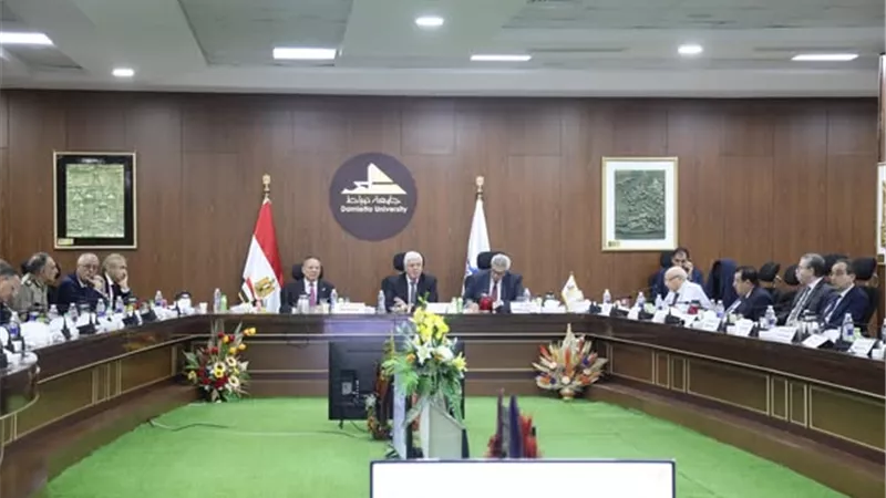 إعفاء أبناء الشهداء والمصابين بعجز كلى من مصروفات الجامعات الحكومية والخاصة والأهلية