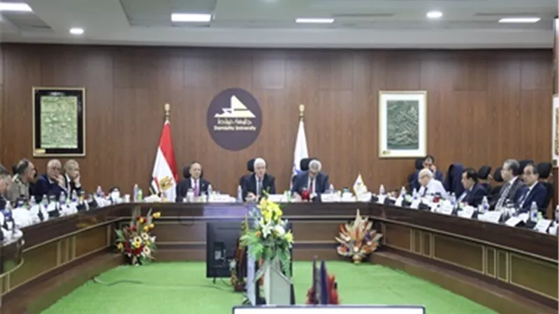 إعفاء أبناء الشهداء والمصابين بعجز كلى من مصروفات الجامعات