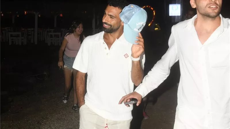 بالصور .. محمد صلاح يهرب من عدسات المصورين فى بودروم التركية