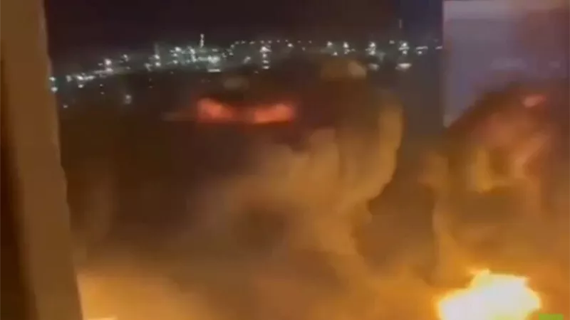 اندلاع حريق على متن قارب سياحي صغير قرب سواحل فلاديفوستوك