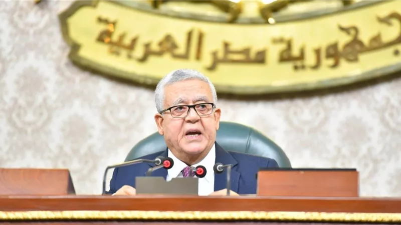 النواب يقف حدادا على أرواح فتيات 