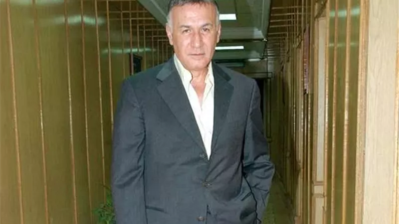 ذكرى رحيله..تعرف على مؤهل والأسم الحقيقى لـ عزت أبو عوف