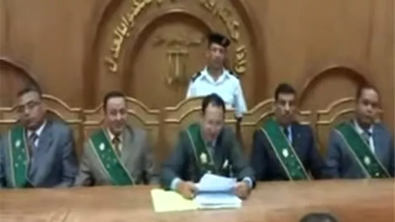 فيديو لأول مرة ينشر.. قاضٍ مصري يحبط محاولة مجلس الشورى الإخواني تمرير كارثة بيع قناة السويس وهددوه بقطع يده !