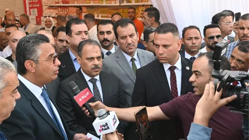 نبأ سار من جهاز العاشر بشأن توفير السلع الغذائية بأسعار مخفضة.. بالصور