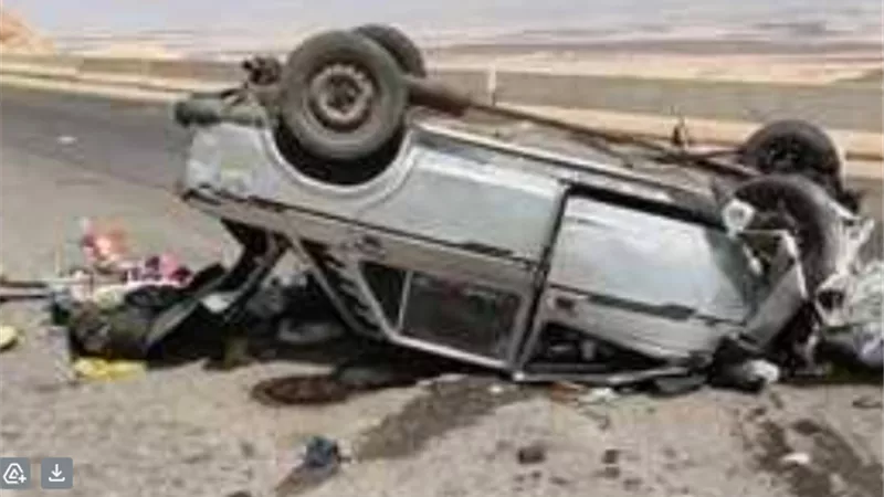 مصرع شخص وإصابة 2 اخرين فى انقلاب سيارة ملاكى بطريق القصير