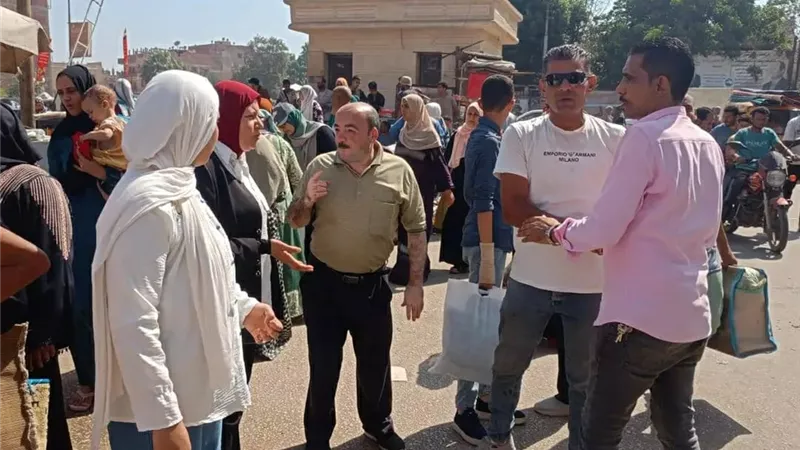 حملات مستمرة لإزالة الإشغالات والمخالفات بـ شبين القناطر