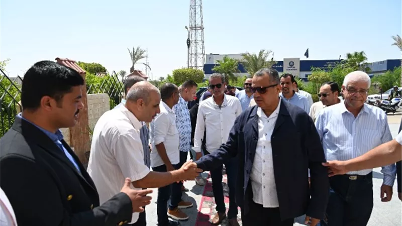 محافظ جنوب سيناء يجتمع بمديري المديريات الخدمية بالمحافظة