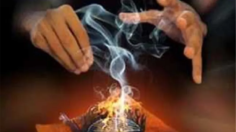 ضبط دجال استولى على أموال المواطنين بزعم العلاج الروحاني