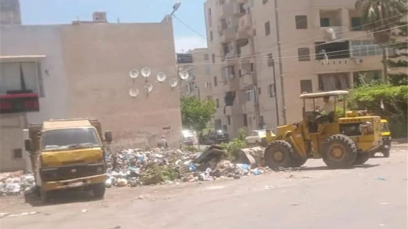 رفع 600 طن قمامة ومخلفات للحفاظ على المظهر الحضارى بالمنتزة