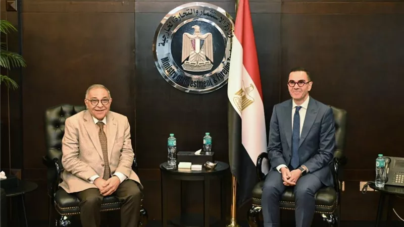 وزيرالاستثمار يتسلم تجديد شهادة الجودة الدولية للمؤسسات التدريبية