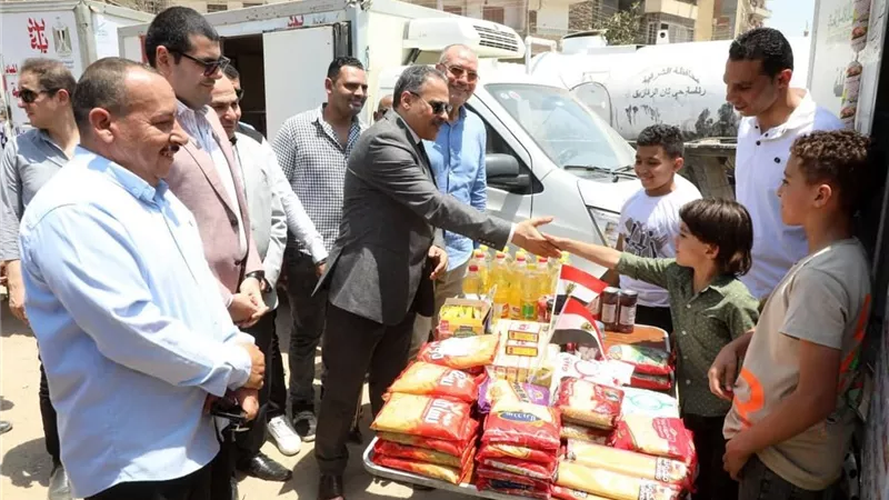 محافظ الشرقيةيفتتح سوق اليوم الواحد بالصيادين بمدينة الزقازيق