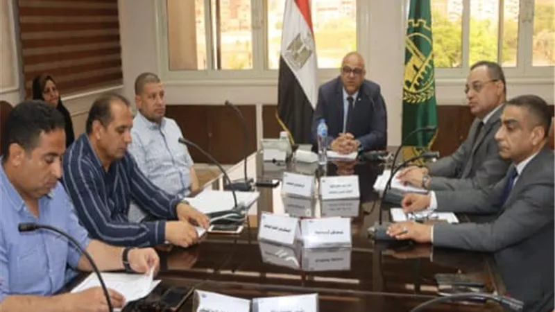 محافظ القليوبية يبحث تعظيم وتنظيم موارد الاعلانات وفقاً للمظهر الحضاري